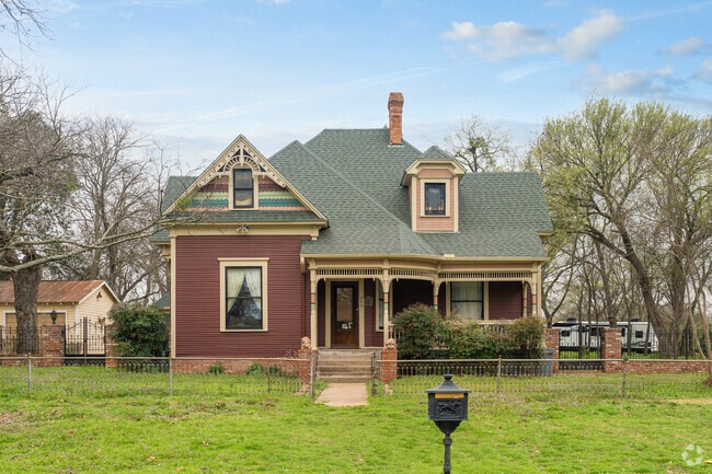Burleson is home to several gingerbread victorian homes.