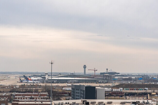 The Chicago O’Hare International Airport is 19 miles away from Stateway Gardens.