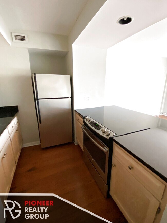 429 W Wellington Ave unit 10H, Chicago, IL 60657 - photo 4