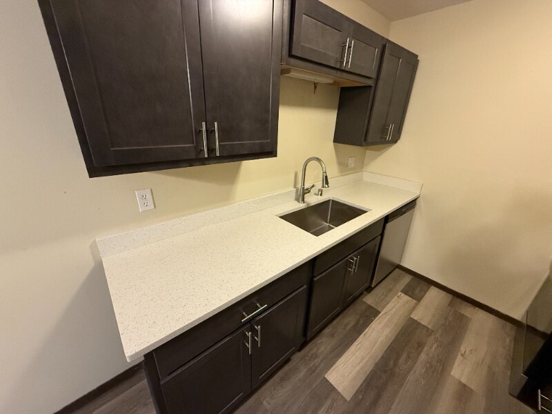 202 Williamsburg Dr unit 2, Thiensville, WI 53092 - photo 1