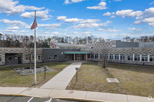 Mill Lake Elementary serves students grades PK, K-3.