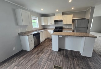 725 Oak Ln, Columbus, MI 48063