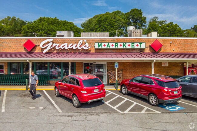 For all of your shopping needs, Graul's Market is a local favorite of Cape St. Claire residents.