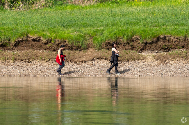 Residents of Crabtree can enjoy a walk along the South Santiam River.