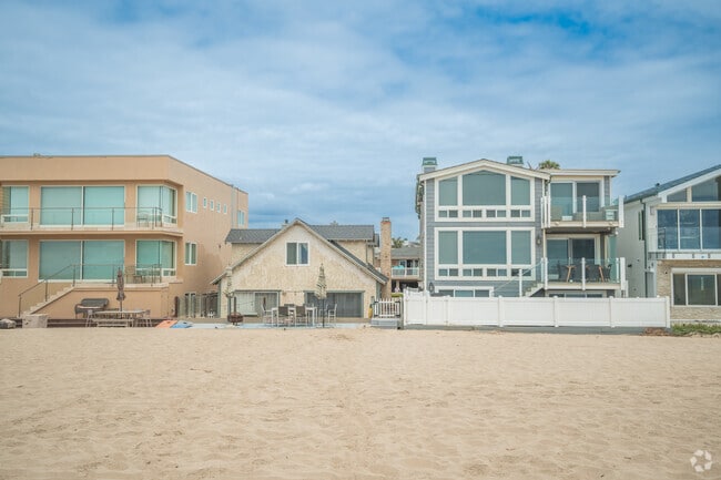 There is a mix of modern, rancher, and multi story homes along the beach in Silver Strand.