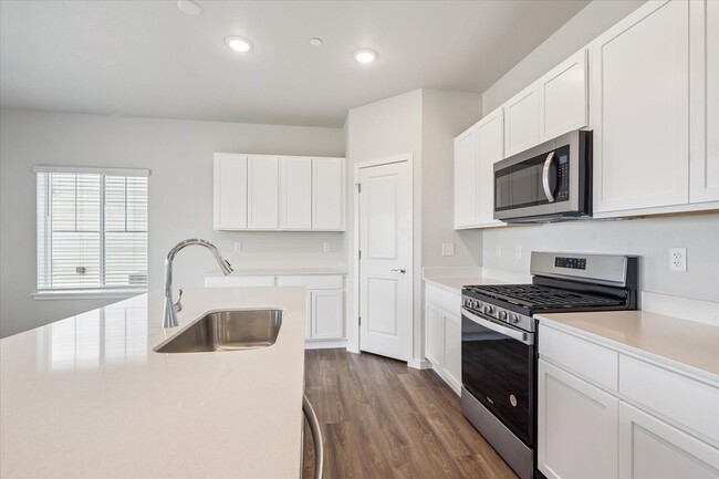 9372 Ceylon St, Commerce City, CO 80022 - photo 3