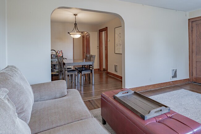 118 Nassau Ave unit Upper Apartment, Buffalo, NY 14217 - photo 7