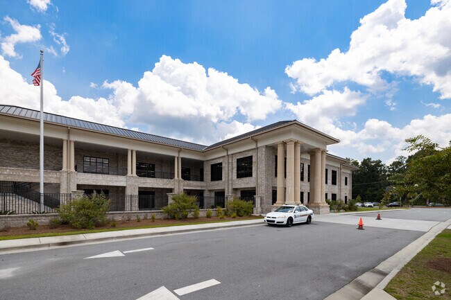 White Bluff Elementary School is a public school located near  Highland Park.