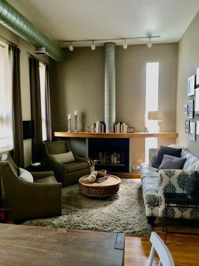 living room w fireplace