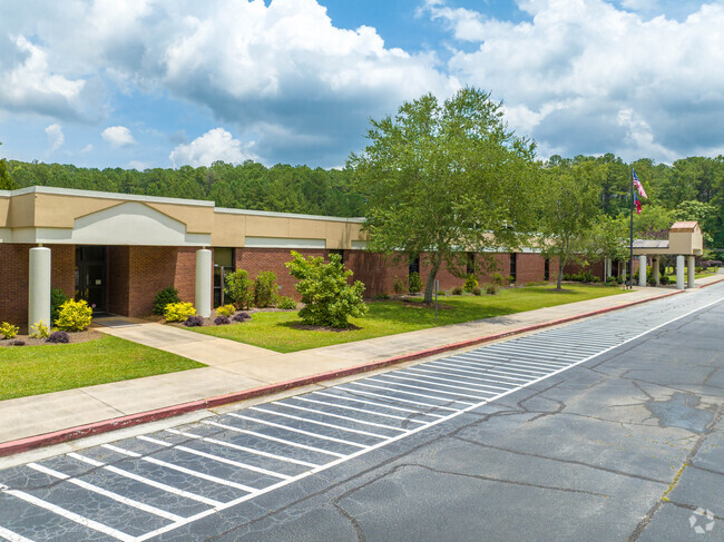 Braelinn Elementary School is located at 975 Robinson Rd, Peachtree City, GA 30269.