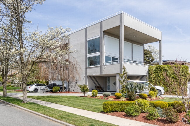 A modern Mansion in Annadele.