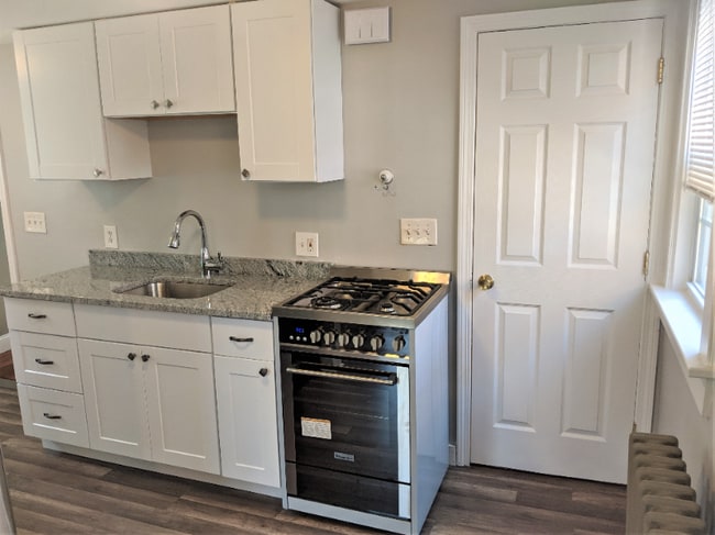 408 E Merrimack St unit 6, Lowell, MA 01852 - photo 3