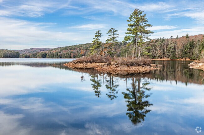 It's a beautiful fall day at Deering Reservoir.