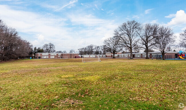 Battle Hill Elementary is a fine learning institution located in Union Township, NJ.