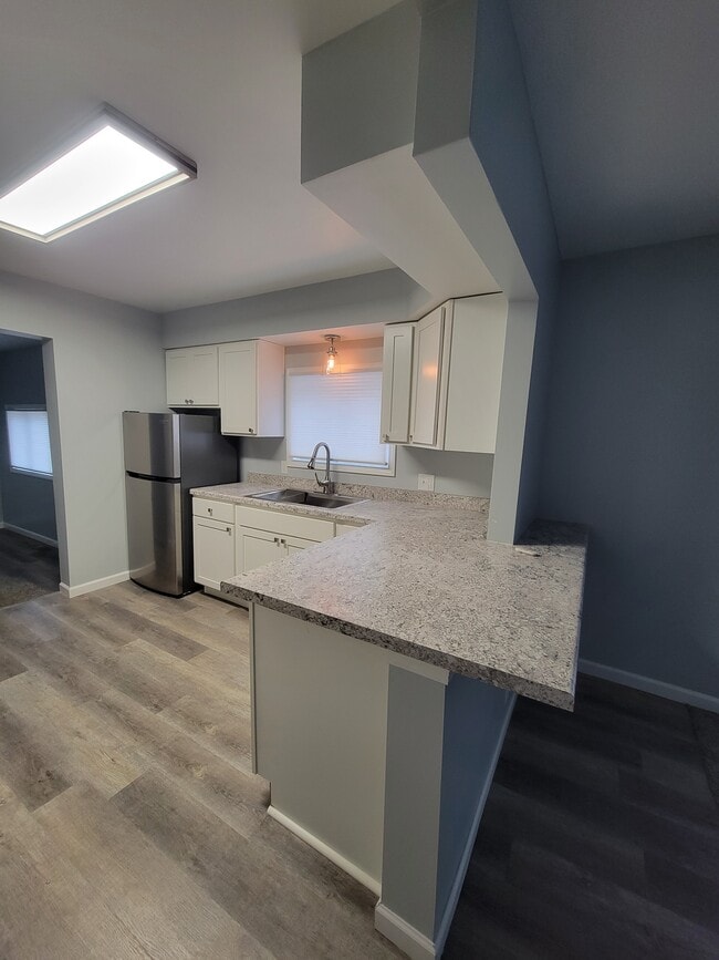 183 Maple St unit Sparta Duplex 2, Sparta, MI 49345 - photo 2