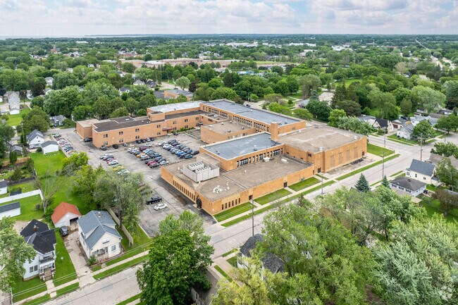 Washington Middle School in Green Bay, WI has 711 students in grades 6-8.