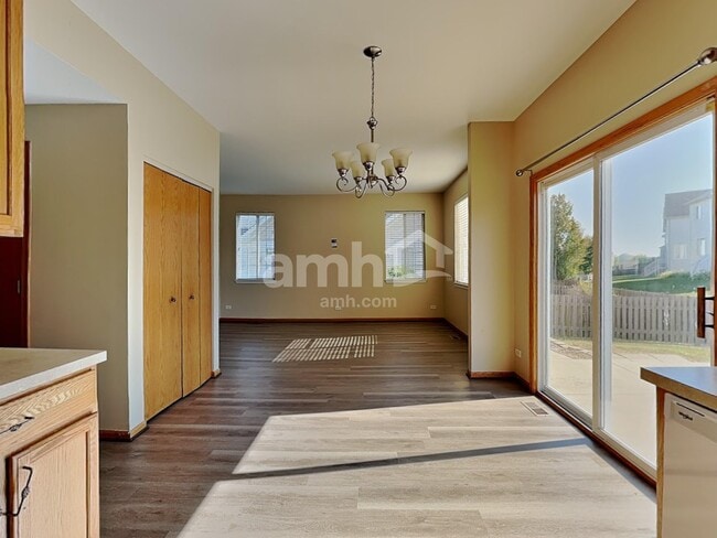 1217 Violet Ln, Joliet, IL 60431 - photo 4