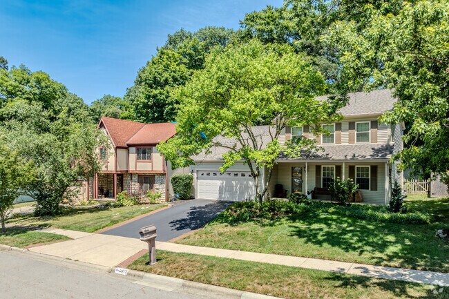 Modern American housing built in the 1990's and early 2000's are throughout Blendon Woods.