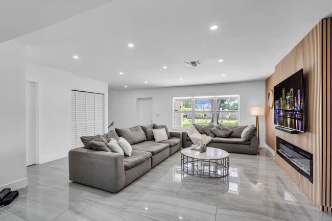 1255 NE 199th St unit ID1372354P, Miami, FL 33179 - photo 3