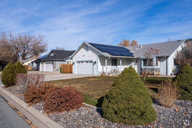 The ranch style homes in Eagle Canyon-Pebble Creek range from $500-725K as of 2023.