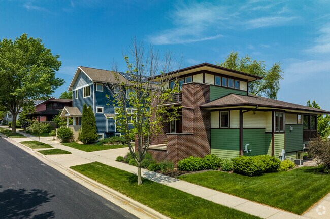 Homes in Middleton Hills come in all shapes and sizes, and are well-maintained by their owners.