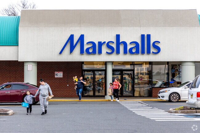 Marshalls in Capital Plaza offers Hiltonia residents a diverse selection of shopping option.