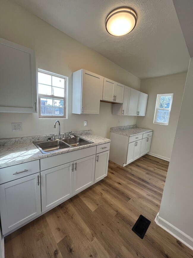 Kitchen (appliances missing in the pic)