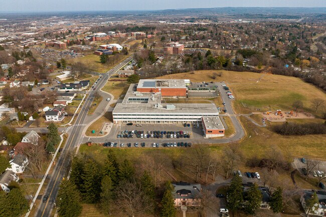 Hurlbut W Smith School in DeWitt has a student-teacher ratio of 13 to 1 (2024).