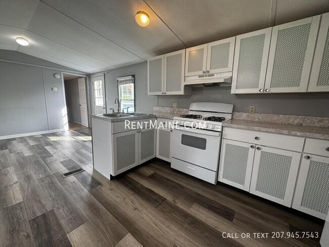 2 Cloverleaf St, Winthrop, ME 04364 - photo 4