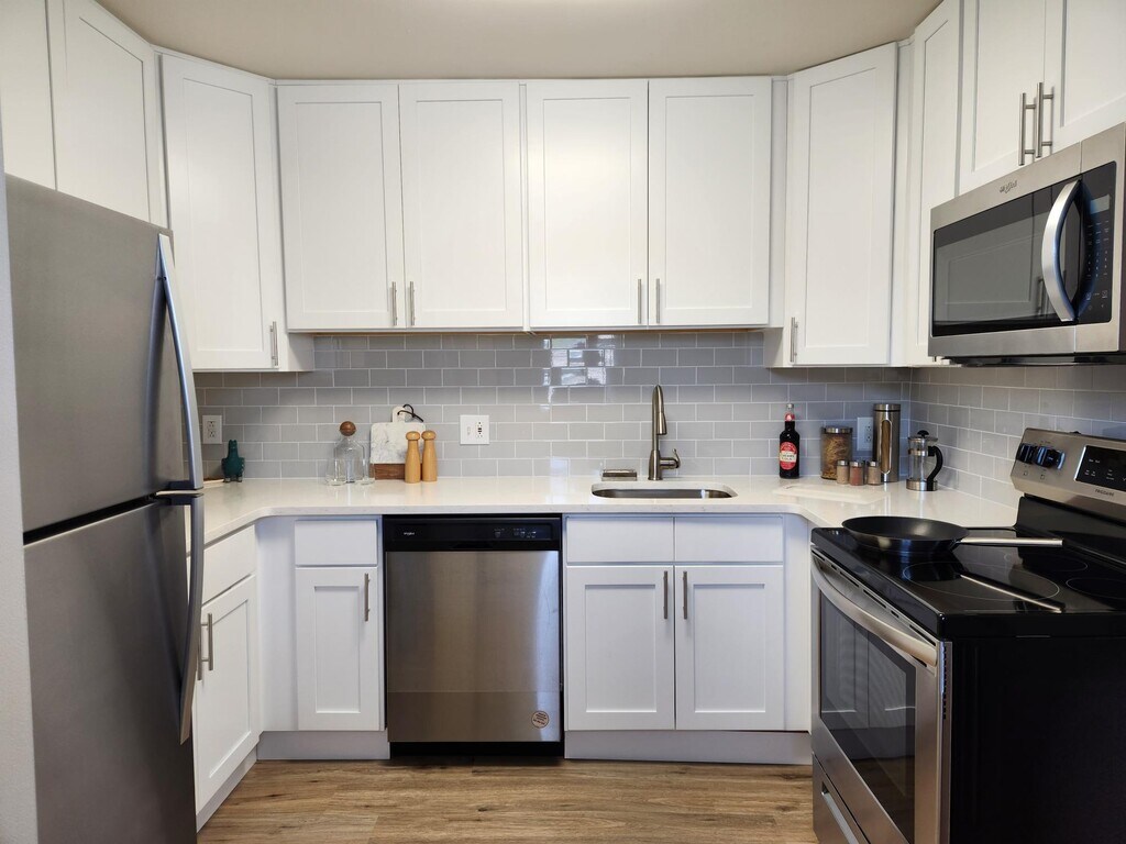 Metropolitan Runnemede 100 Hartford Dr, Runnemede, NJ