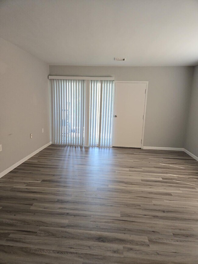 2915 Bayview Blvd unit 2 Second Floor Floor, Portsmouth, VA 23707 - photo 2