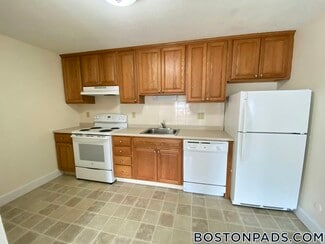4 Brattle Dr Unit 33, Arlington, MA 02474