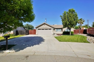 973 Himalaya Ln, Lemoore, CA 93245