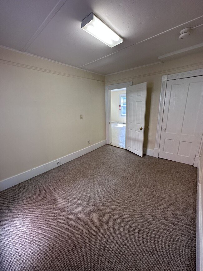 9 Lakeview Terrace unit 3, Burlington, VT 05401 - photo 5