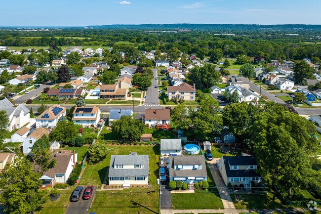 A small town rich in culture and nature, Manville has character and charm with a unique appeal.