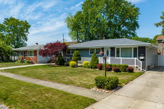 Modest ranch style homes are common in the Highland community.