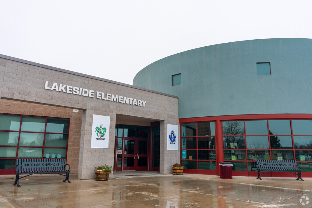 Lakeside School provides education in 
West Point.