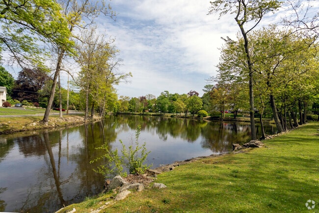 About Rochelle Heights | Schools, Demographics, Things to Do - Homes.com