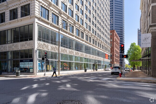 The exciting streets of downtown St. Louis are only a few minutes from Venice.