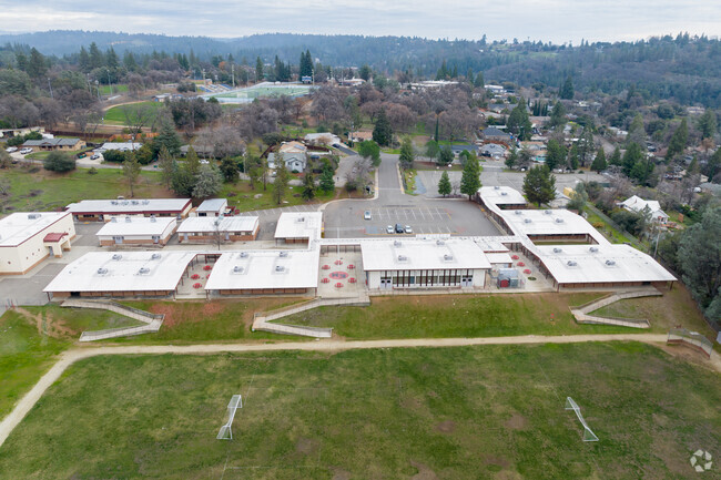 There are 21 full-time teachers at Edwin Markham Middle School.