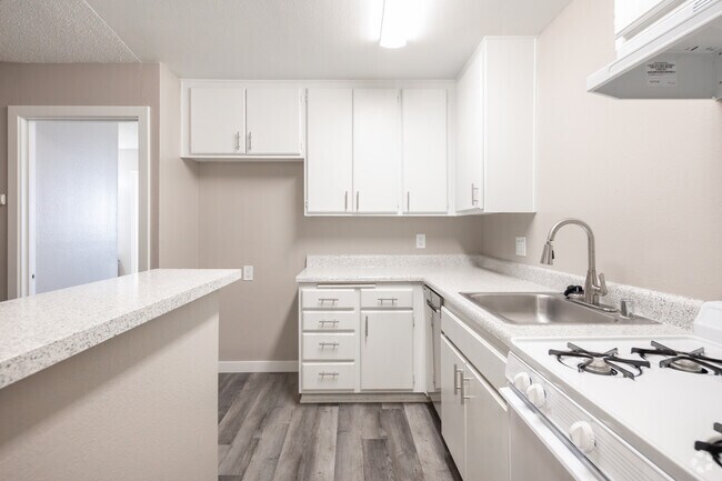 Fountain Creek Apartments, Long Beach, CA 90804 - photo 4