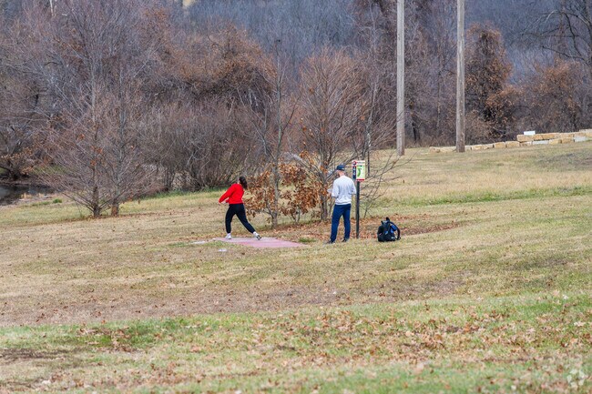 Ruth Stocksdale Park offers Liberty a disc golf course, 7 miles of mountain biking trails, a playground and horseshoe courts.