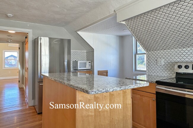 842 Oaklawn Ave unit 2, Cranston, RI 02920 - photo 4