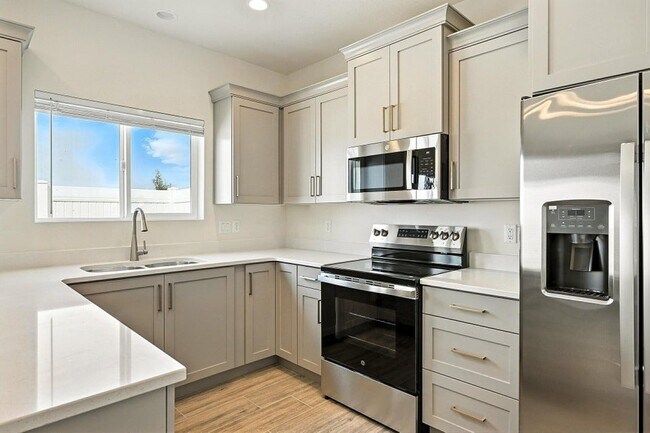 51 4375 West St unit 6, Cedar City, UT 84720 - photo 3