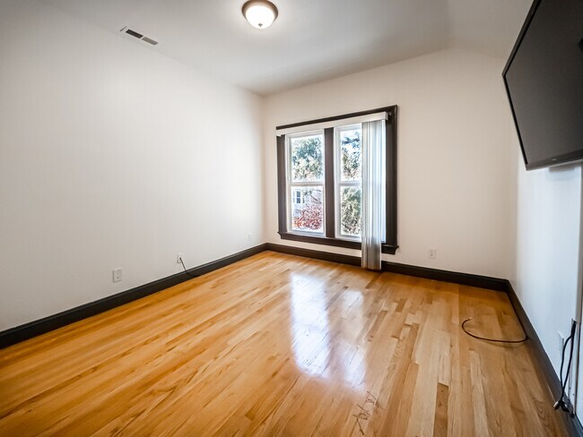 882 Wood St unit 2, Oakland, CA 94607 - photo 3