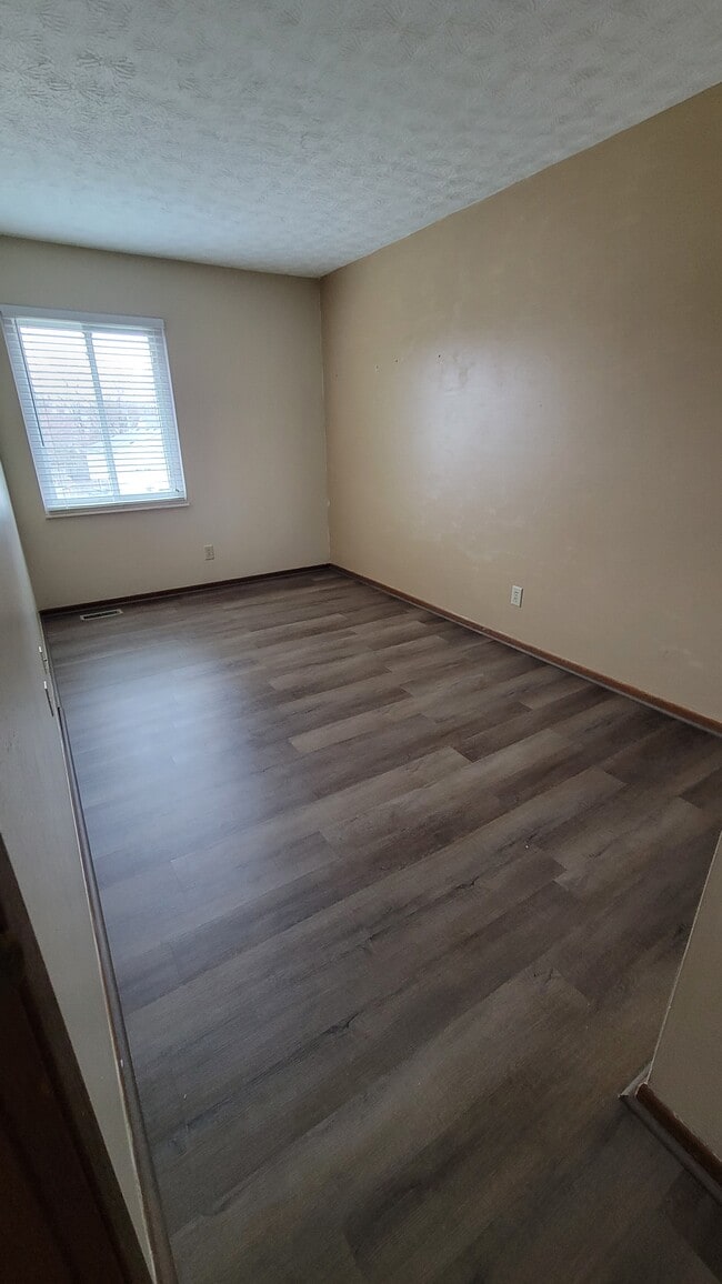 2432 Sawbury Blvd, Columbus, OH 43235 - photo 7