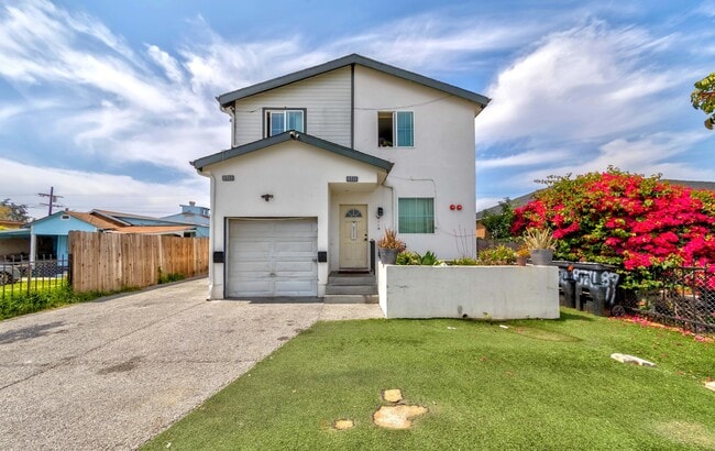 8711 Mckinley Place, Los Angeles, CA 90002 - photo 2