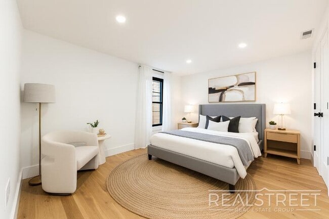 33 Pilling St, Brooklyn, NY 11207 - photo 3