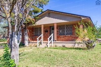 717 SW Ranch Oak Blvd, Lawton, OK 73501