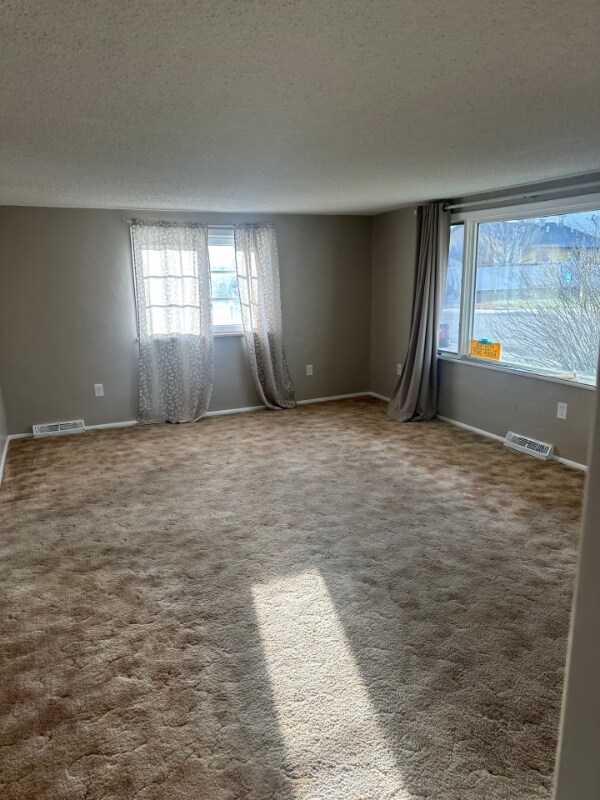 822 2nd Ave SE, Sidney, MT 59270 - photo 2